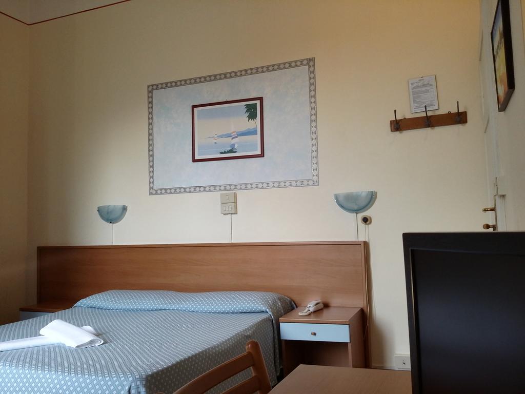 Hotel Eros 리도디캄파이오레 외부 사진